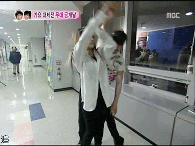 55517968201103131434473740240202262_000.gif