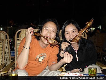 13 超大隻的烤小腿.jpg
