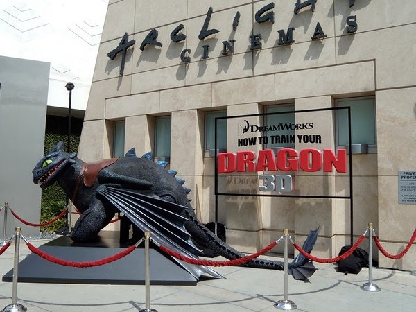 How to train your dragon Toothless display.jpg