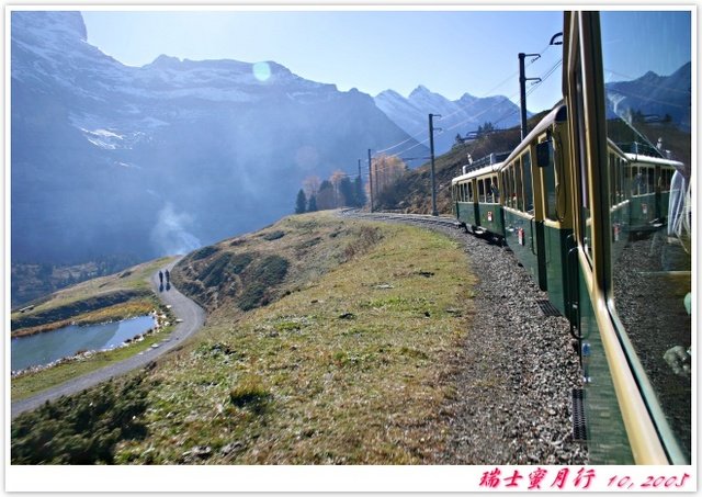 徜徉在山間的火車