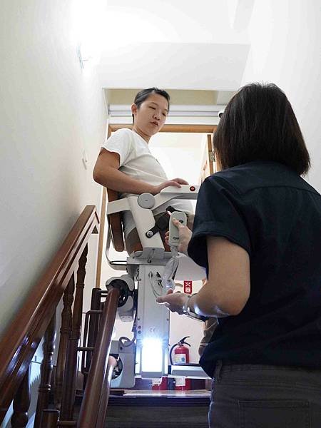 上下樓好幫手【羅布森樓梯升降椅】樓梯升降椅第一品牌　MIT精