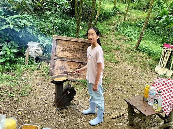 20230722來蓋螢火蟲的家 -整理樹枝與定點堆疊 張瑞