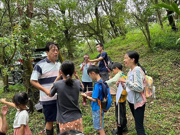 05LINE_ALBUM_20230805尋找幼蟲的蹤跡 -尋食草找幼蟲與飼養 廖學廣老師_230808_42.jpg