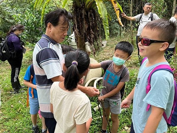 09LINE_ALBUM_20230805尋找幼蟲的蹤跡 -尋食草找幼蟲與飼養 廖學廣老師_230808_18.jpg