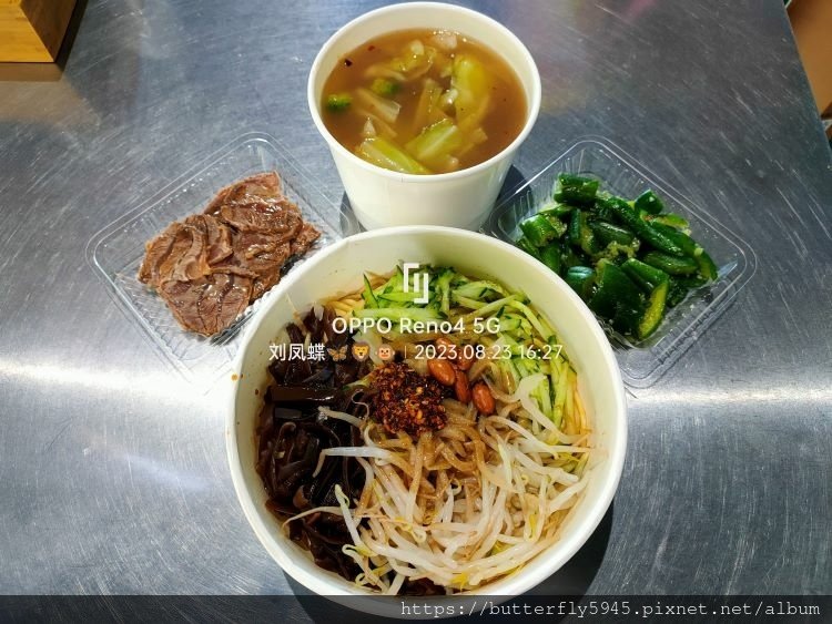 大頭叔叔(Uncle B):河南胡辣湯/眷村滷牛肉/涼拌拍黃