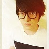 2012-06-01 19&apos;44 搖滾喬RockJoe：尚翊哥不炒飯也不炒菜了，他也不演嚴爵也不演石頭了...他其實想演黃秋生！！然後做人肉叉燒包...@monster怪獸 恐怖額~恐怖到了極點額~