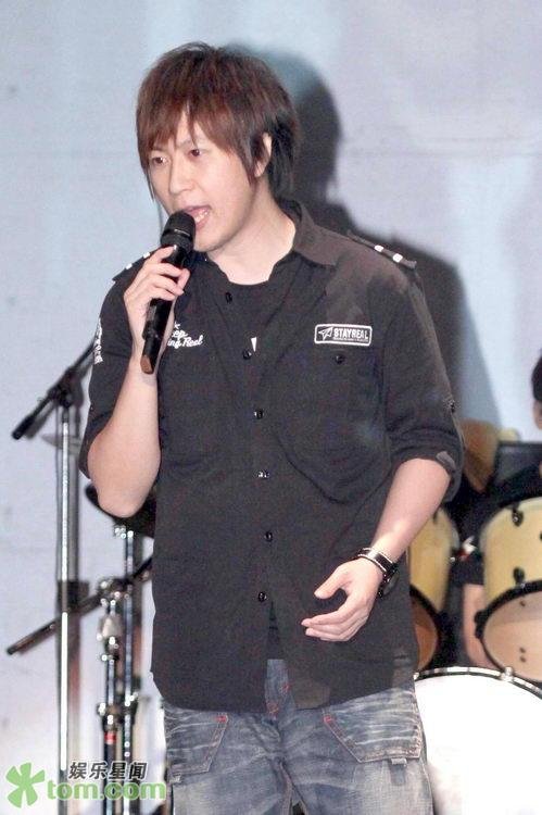 與強辯校園舉辦校園演唱會 五月天揮酒激情15.jpg