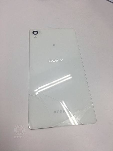 Sony Z2 背蓋破裂