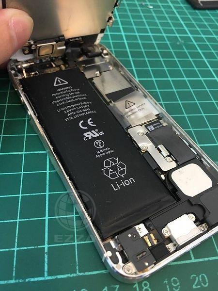 IPHONE5 電池膨脹2