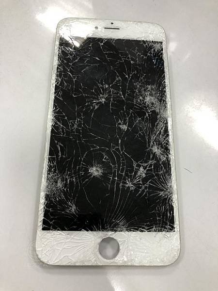 IPHONE6S+被車輾過.jpg