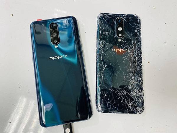 OPPO R17PRO背蓋慘破.jpg