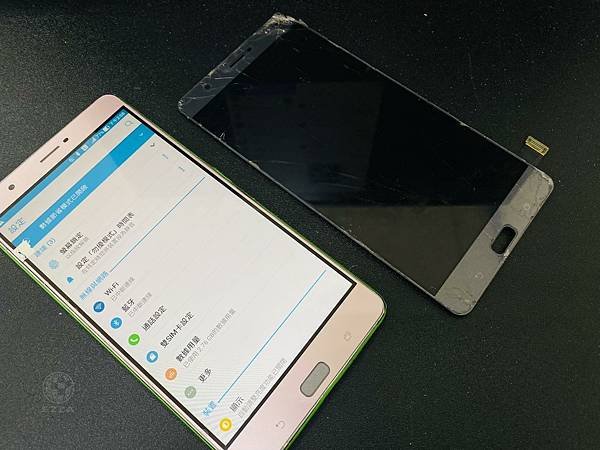 ASUS ZenFone 3 Ultra更換螢幕(1).jpg