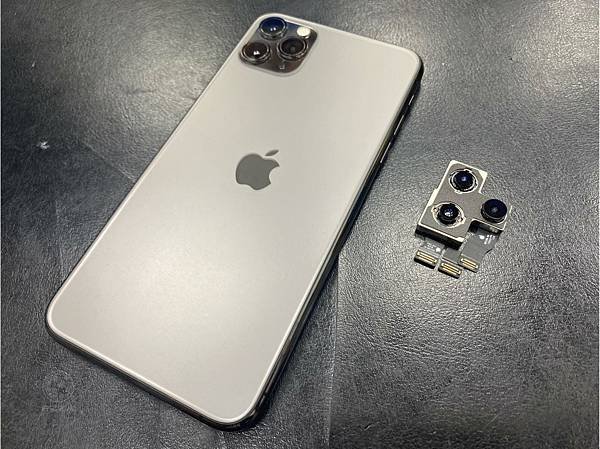 IPHONE11PRO更換相機.jpg