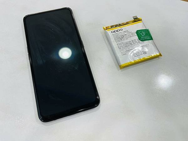 OPPO RENO2 Z電池膨脹.jpg