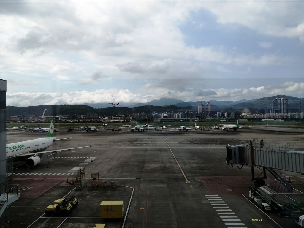 2020 0531台北松山偽出國機場觀景台021.jpg