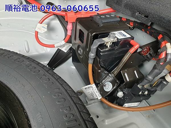 1120307-E250後廂輔助電池-3.jpg