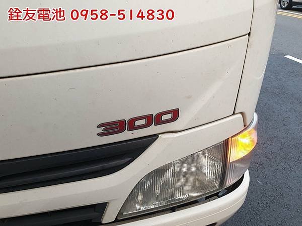 1120323-HINO300-2.jpg