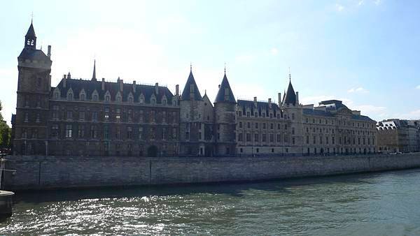 conciergerie.jpg