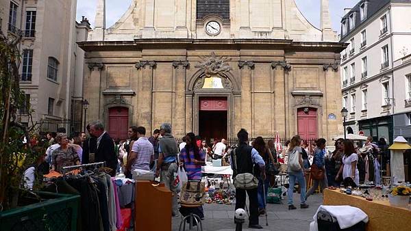 vide grenier.jpg