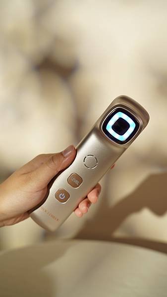 CHECK2CHECK 超微電雙波冷熱逆光奇肌修護限定組 -照片 (14).JPG