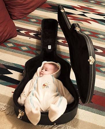 Guitar_Baby_by_Kvaga-photography1-thumb.jpg