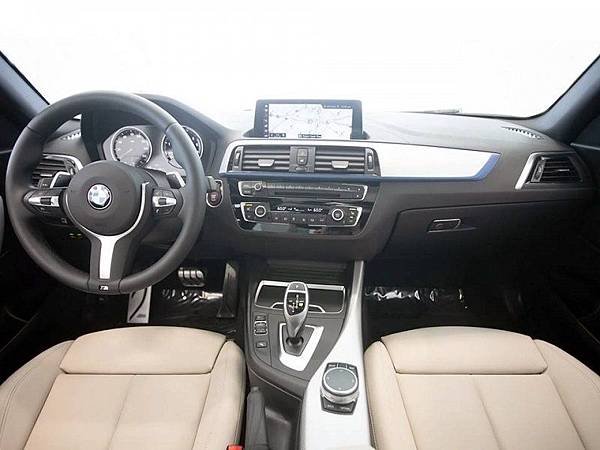 BMW 230 M版駕駛艙.jpg