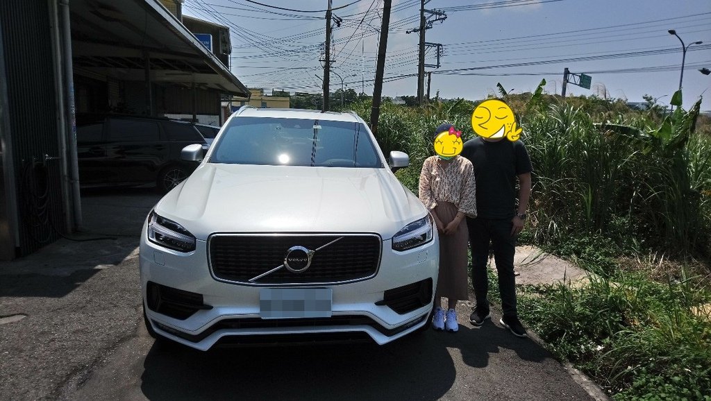 在美國出差的陳先生在委託Car2tw運回2019 VOLVO XC90後，經歷了3個月後，在台灣開心的掛完牌領到車囉，Car2tw從美國內陸拖車到台灣監理站領牌都有協助服務，像陳先生出差一年，行李並不多的情況，除了把車運回來外，還可以把行李放在車裡一起運回來，只要主駕駛座不要放東西，其他地方都可以塞好塞滿，但海關一樣會檢查，所以行李清單一定也是要寫好寫清楚，如有不符合或是沒寫到的行李，將會影響報關時間，行李清單清楚非常重要!!還有哪些國外海運汽車回台灣需要注意的事項，或是想要知道在國外的車輛運回來合不合適呢?