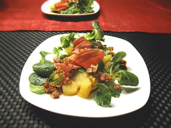 sauted apple with smoked dark breast and lambs lettuce salad 