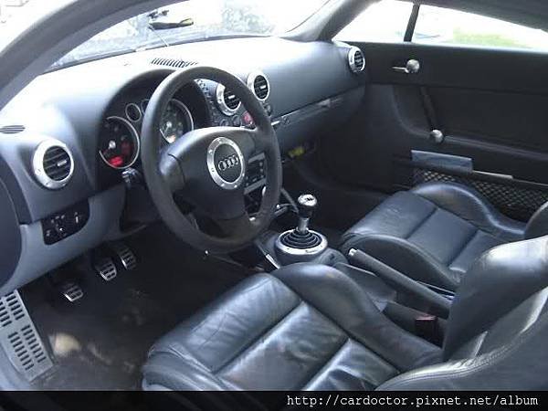 AUDI奧迪汽車2000 TT手排台北中古車估價實例，AUDI奧迪汽車中古車行情及車輛介紹。