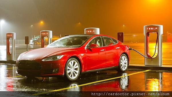 Tesla 電動車 性能介紹及誕生歷史分享，買賣外匯車推薦建議LA桃園車庫，買賣中古車估價推薦建議請找LA桃園車庫。