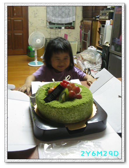 2Y06M29D-吃cake01.jpg