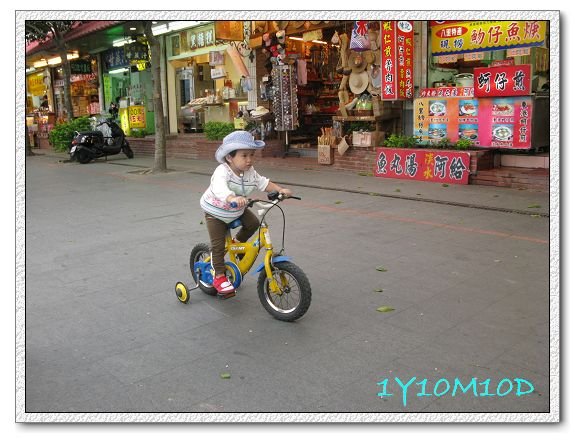 1Y10M10D-19八里騎車.jpg