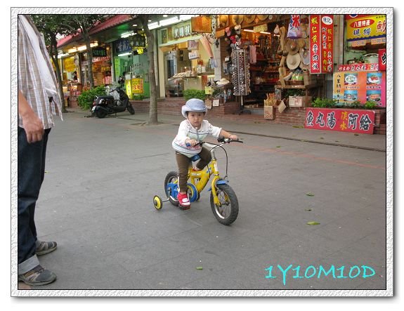 1Y10M10D-18八里騎車.jpg