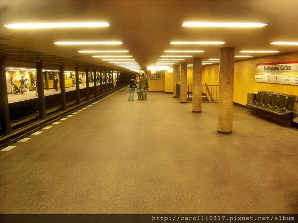 U2_-_subway_photo