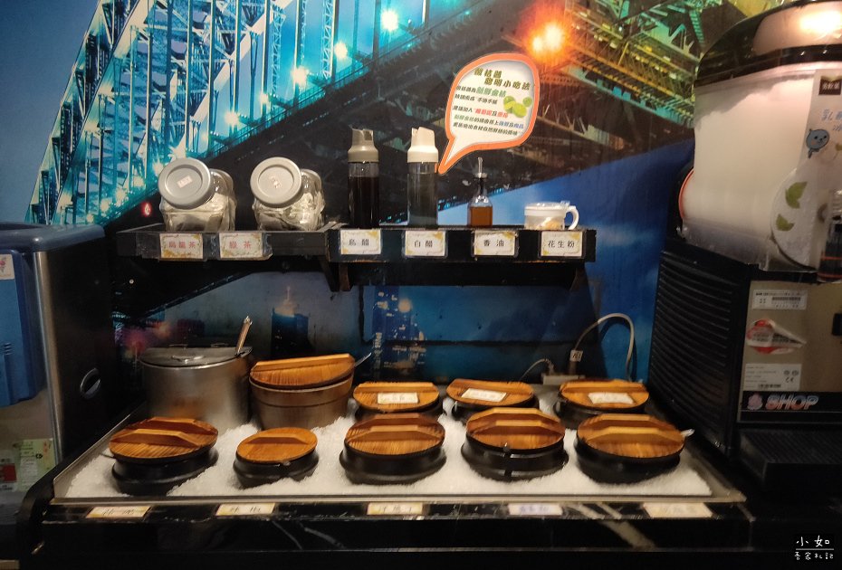 【三重美食】 第九站精緻鍋品正義店,美味鮮蚵鍋,內用瓶裝飲料