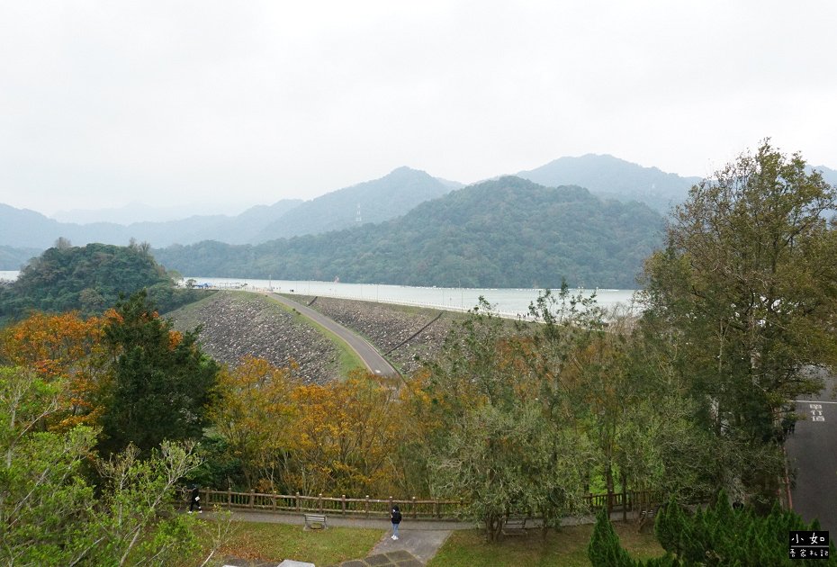【大溪景點】石門水庫楓葉,近12月底的楓葉樹,小拱橋,這處看