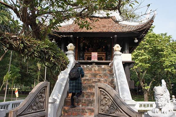 20160103河內龍邊橋鎮國寺一柱廟 (19).JPG