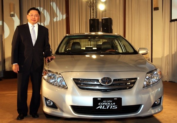 TOYOTA Corolla ALTIS 2.jpg