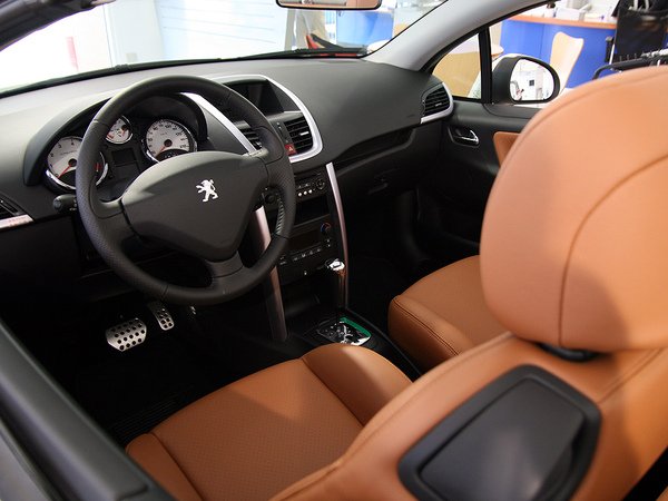 白色情人限定PEUGEOT 207 CC_4.jpg