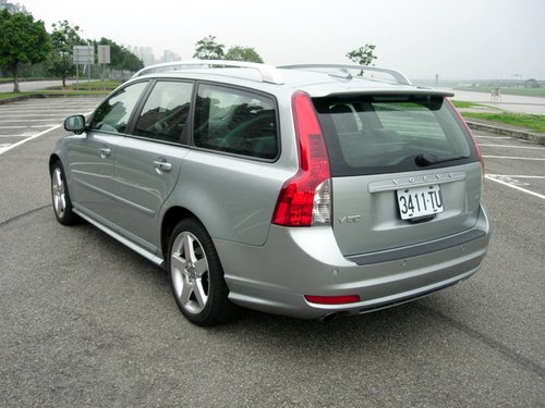 Volvo V50 R-Design (1).jpg