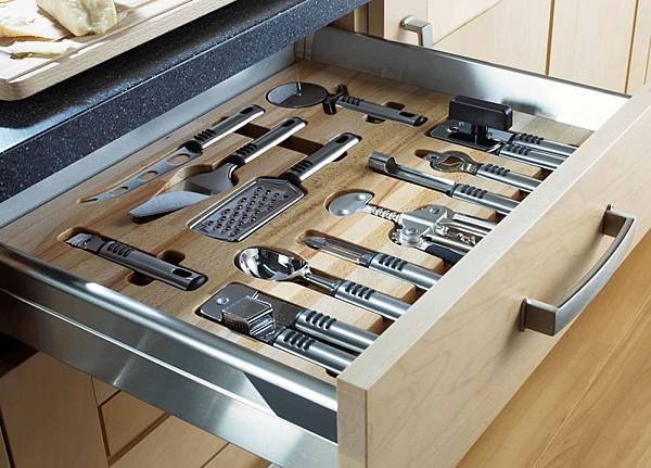 22_8-Smart-Stylish-Kitchen-Storage-Systems_0-f