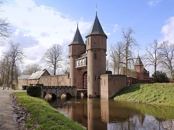 moat.jpg