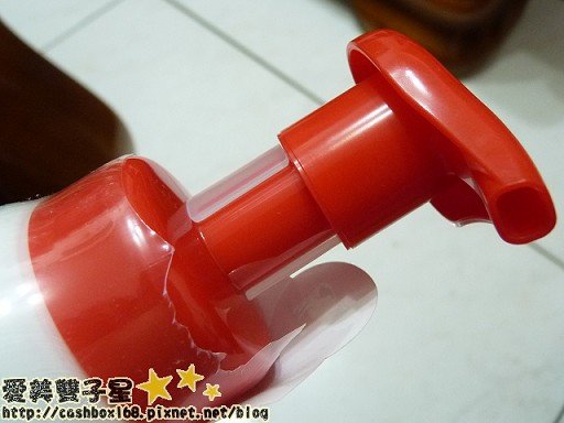牛乳石鹼泡洗顏03.jpg