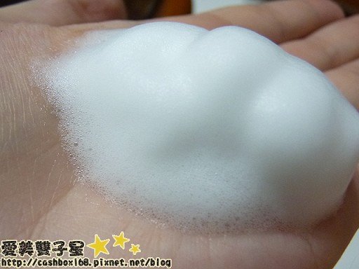 牛乳石鹼泡洗顏05.jpg