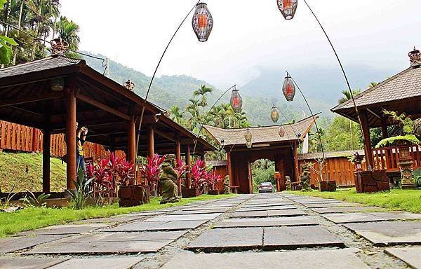 烏布雨林峇里島主題餐廳：群山圍繞隱身深山中，道地南洋異國峇里島風æƒ