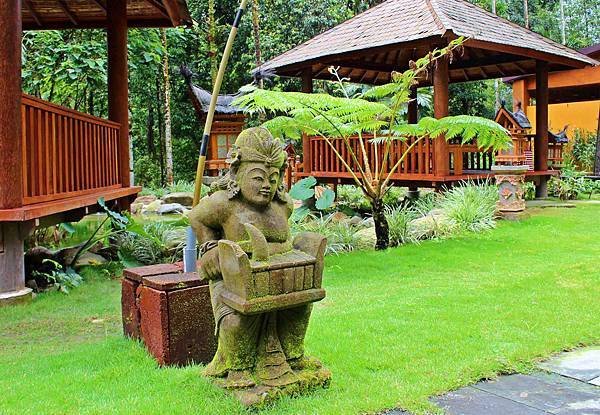 烏布雨林峇里島主題餐廳：群山圍繞隱身深山中，道地南洋異國峇里島風æƒ