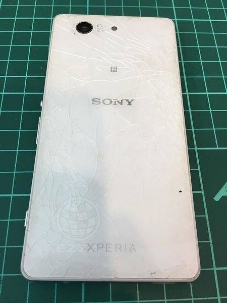 Sony Z3C背蓋滿是裂痕