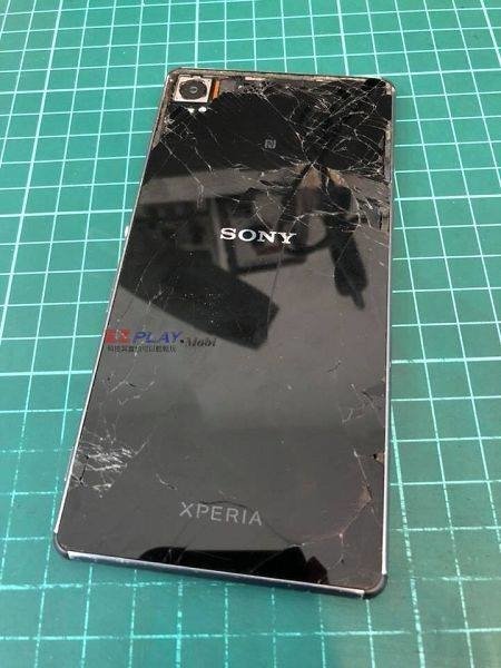 Sony Z3背蓋破裂