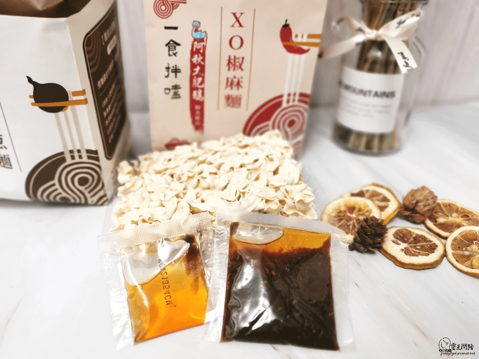 全聯乾拌麵推薦｜一食拌嗑 阿秋大肥鵝 聯名乾拌麵｜XO椒麻麵、鵝油金蔥麵 (7).PNG