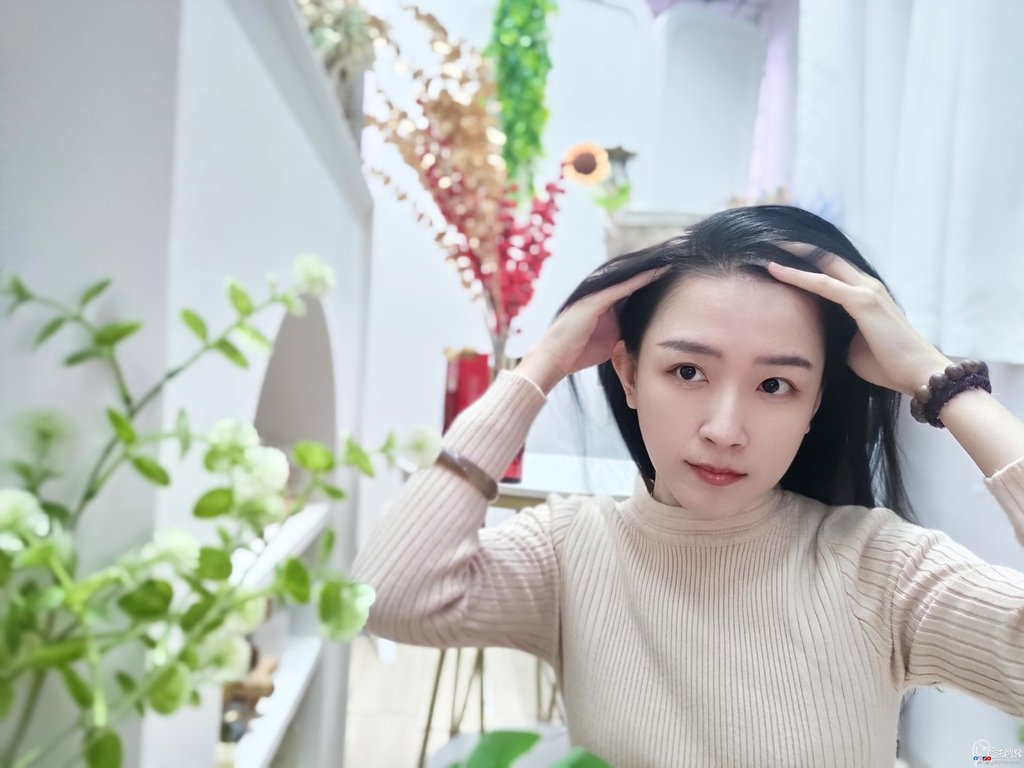 搭配頭皮按摩梳使用FUSARI精華